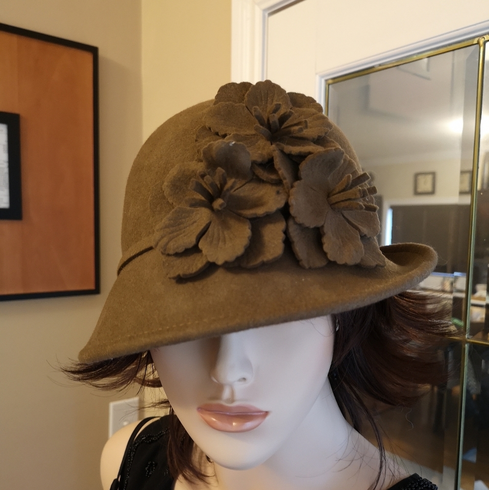 Felt hat.